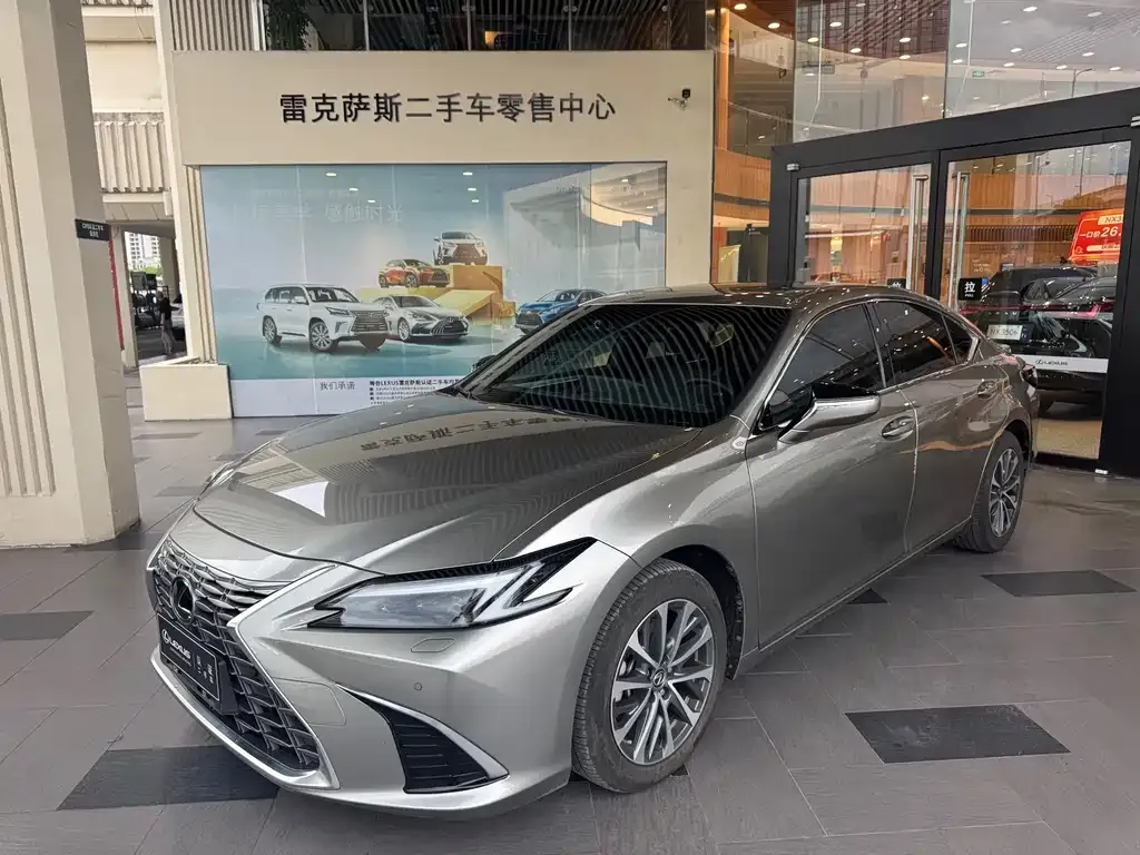 Lexus ES — фото 1