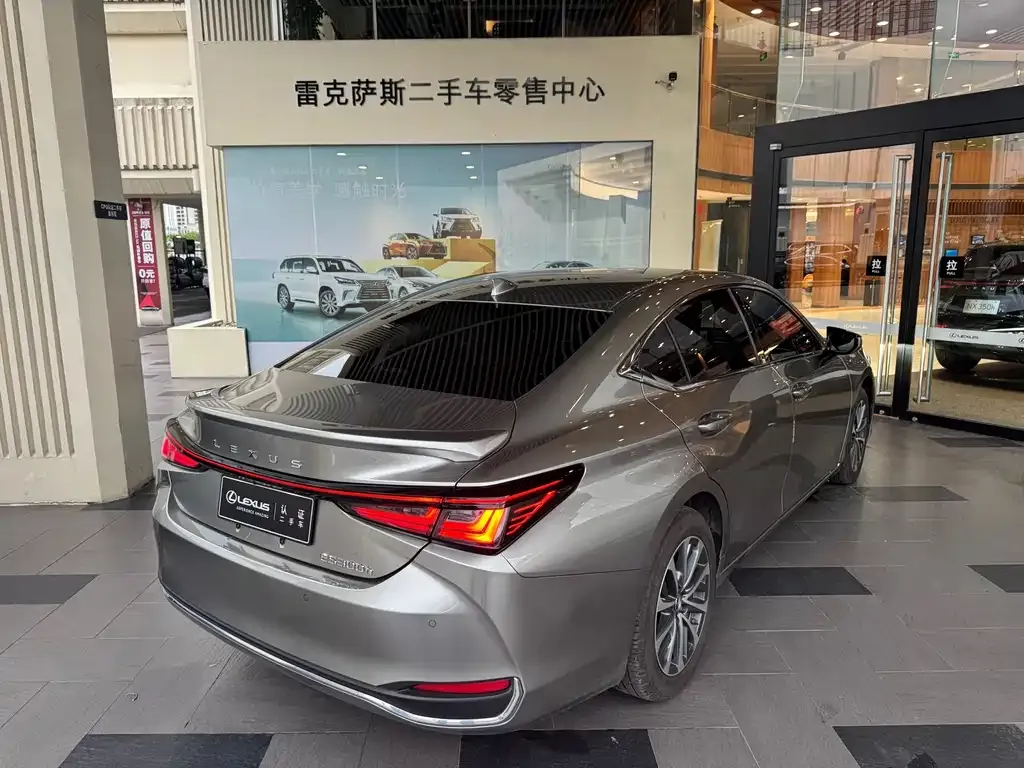 Lexus ES — фото 10