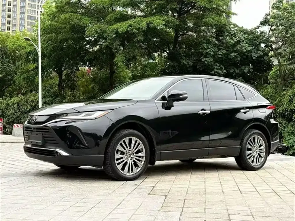 Toyota Harrier — фото 1