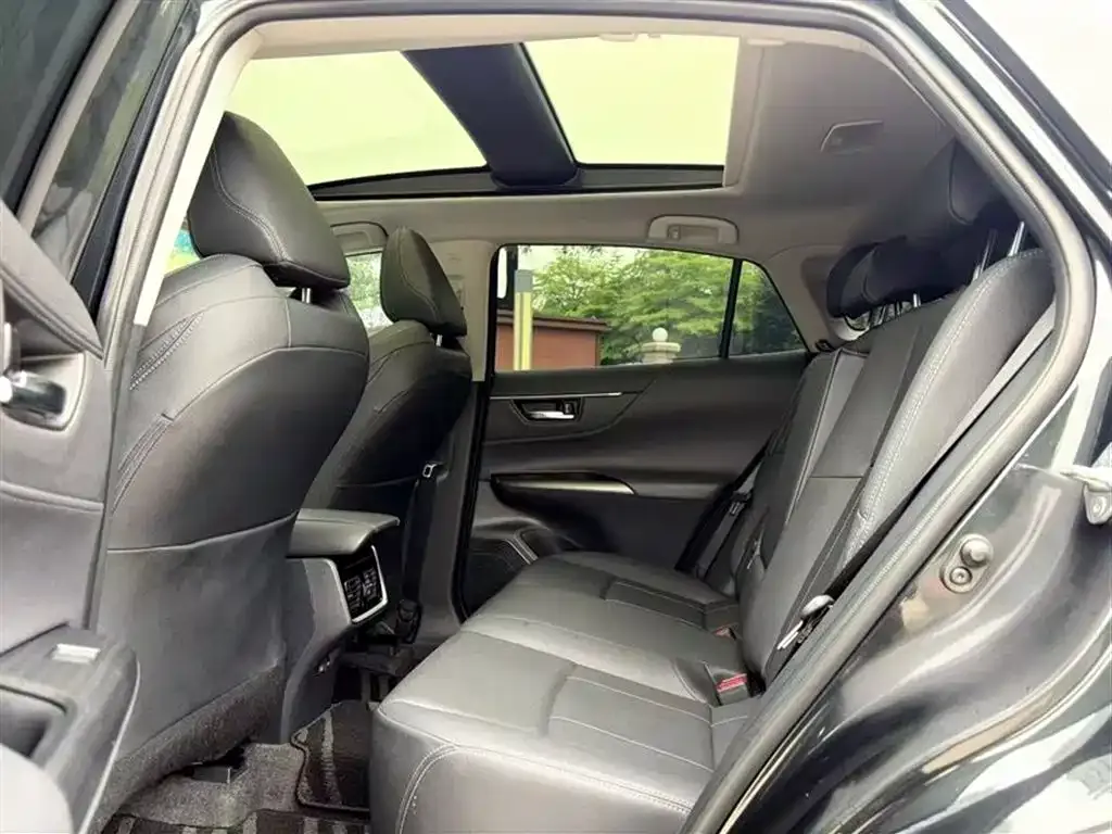 Toyota Harrier — фото 4