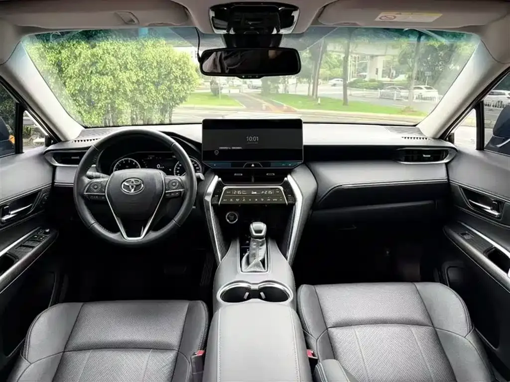 Toyota Harrier — фото 2