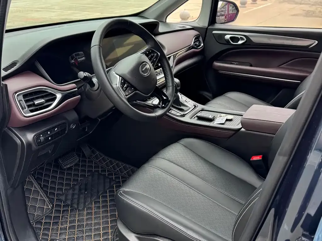 GAC Motor Trumpchi M6 — фото 10