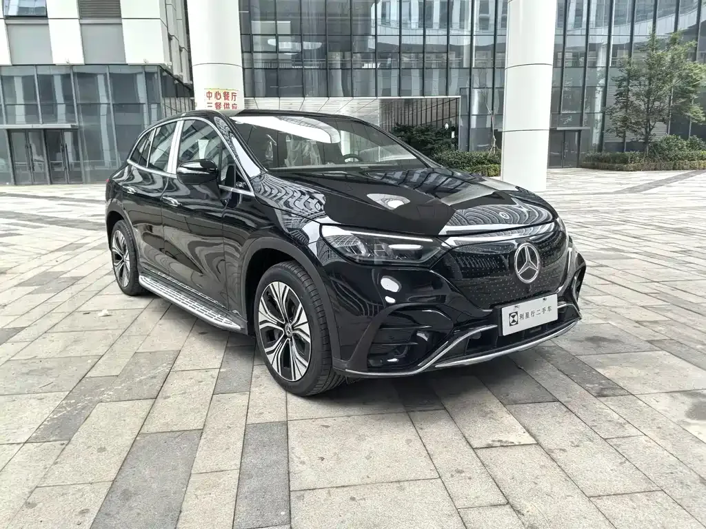 Mercedes-Benz EQE SUV — фото 7