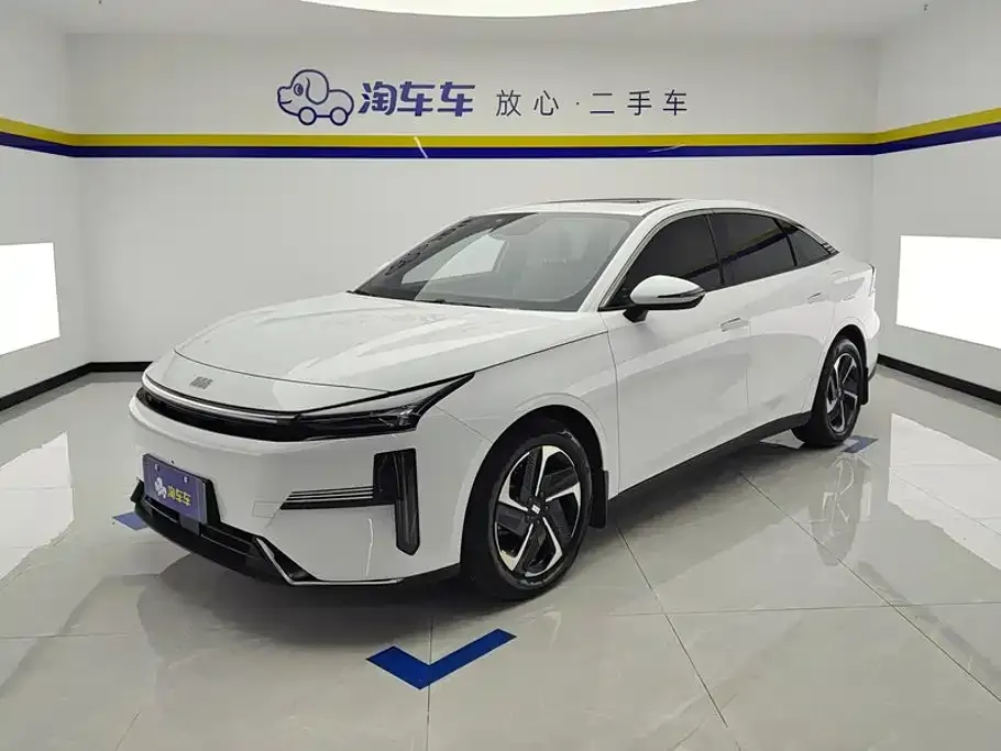 Geely Galaxy L6 — фото 1