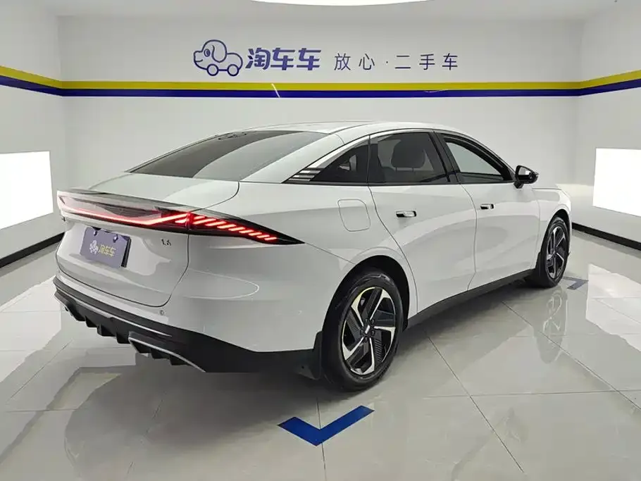 Geely Galaxy L6 — фото 6