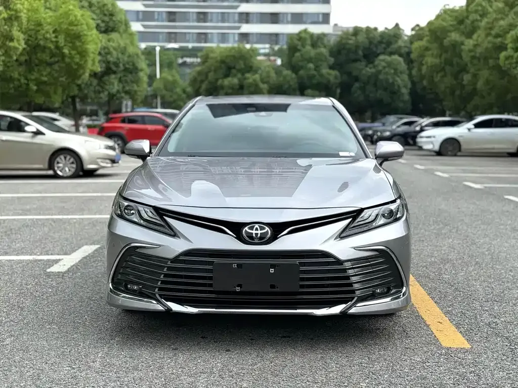 Toyota Camry — фото 7
