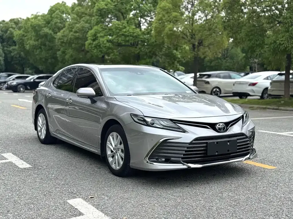 Toyota Camry — фото 6