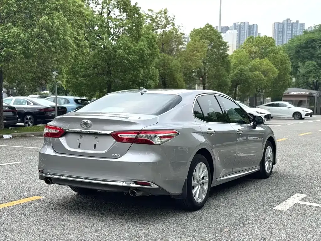 Toyota Camry — фото 8