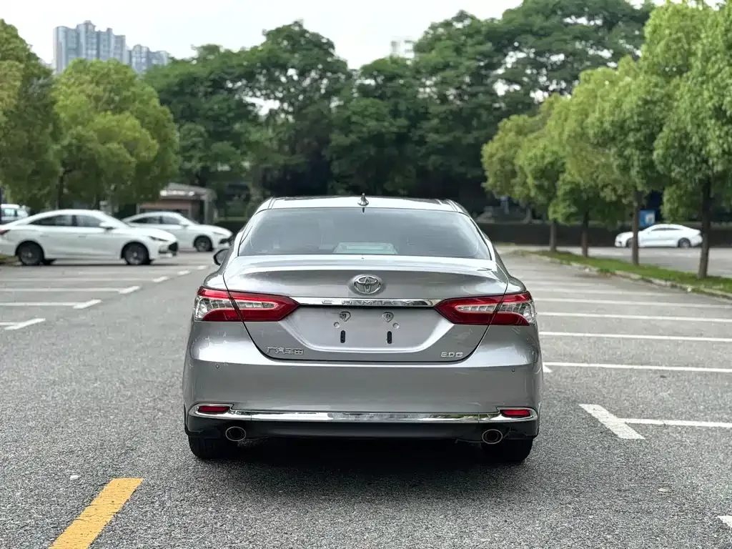 Toyota Camry — фото 4