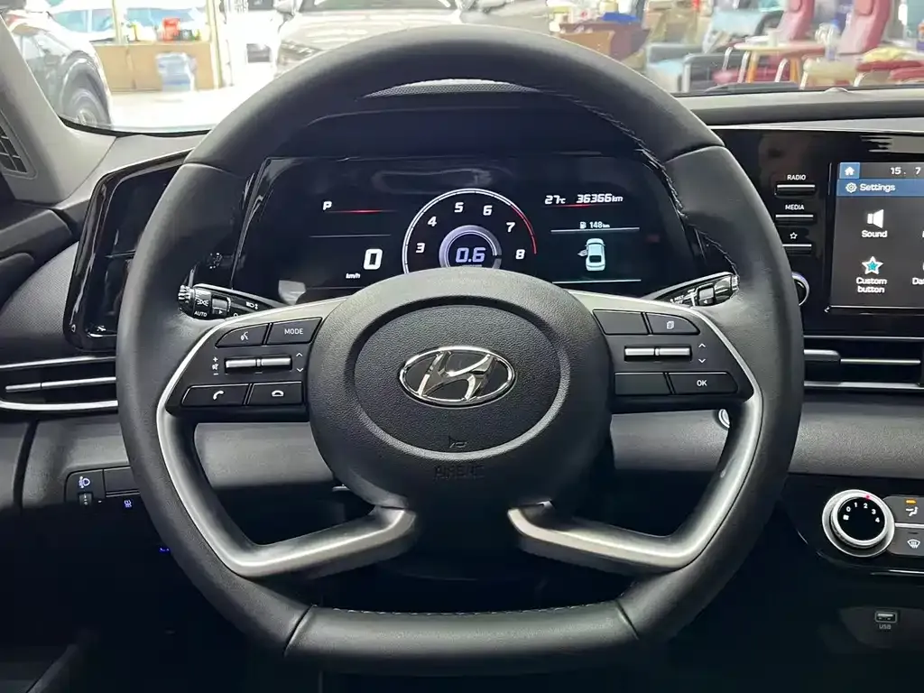 Hyundai Elantra — фото 9