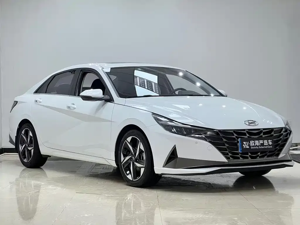 Hyundai Elantra — фото 5