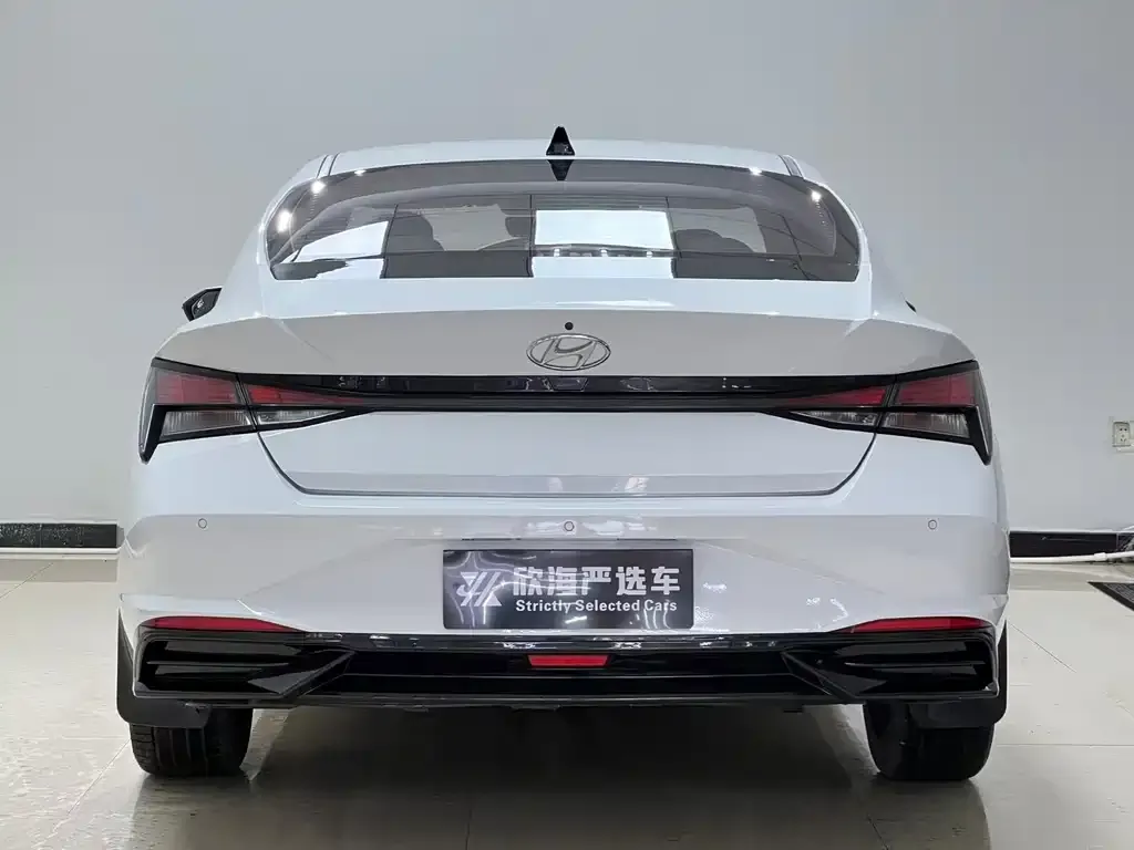Hyundai Elantra — фото 2