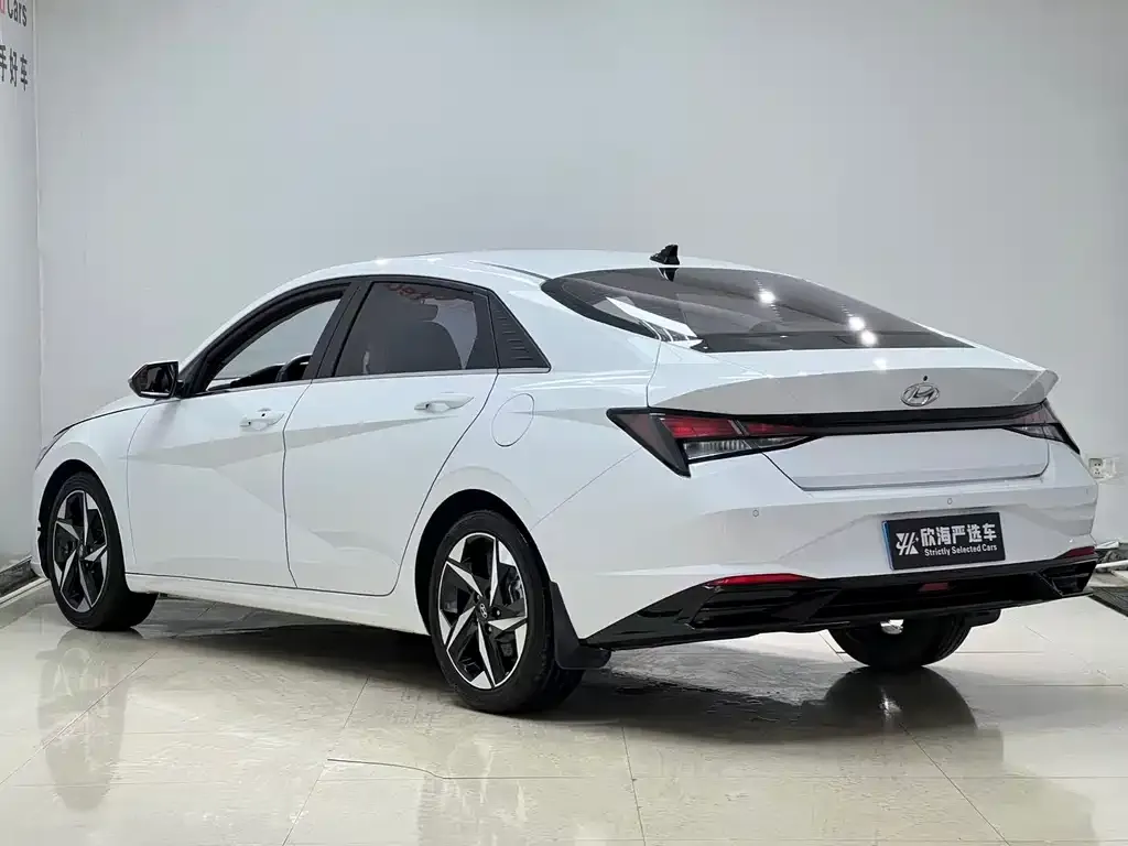 Hyundai Elantra — фото 8