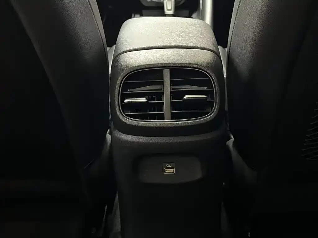 Hyundai Elantra — фото 4
