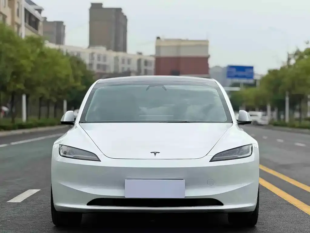 Tesla Model 3 — фото 2
