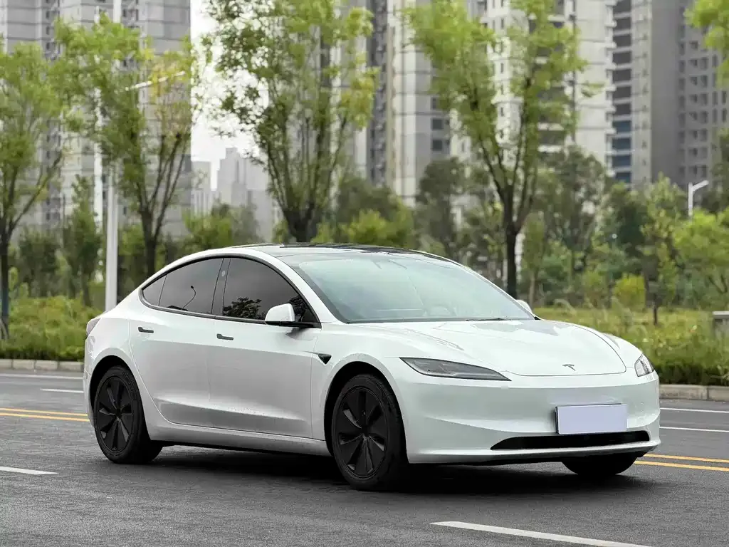 Tesla Model 3 — фото 5