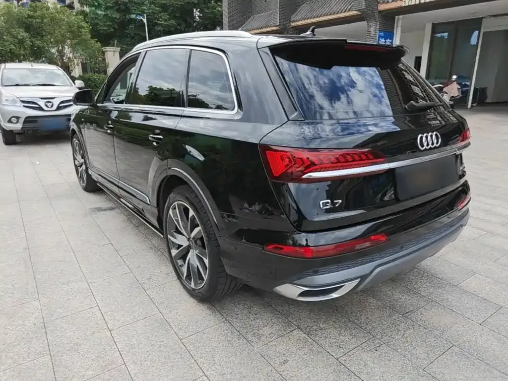 Audi Q7 — фото 10