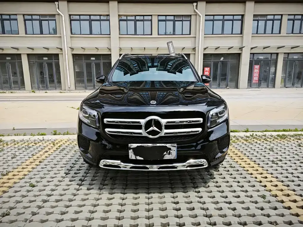 Mercedes-Benz GLB — фото 1