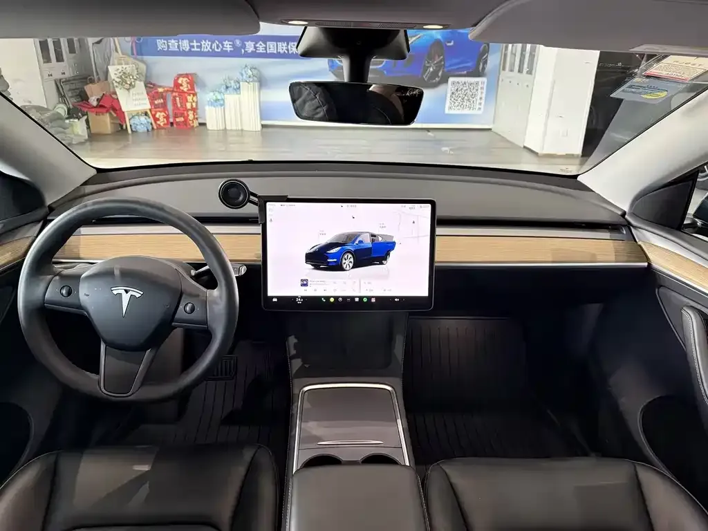 Tesla Model Y — фото 9