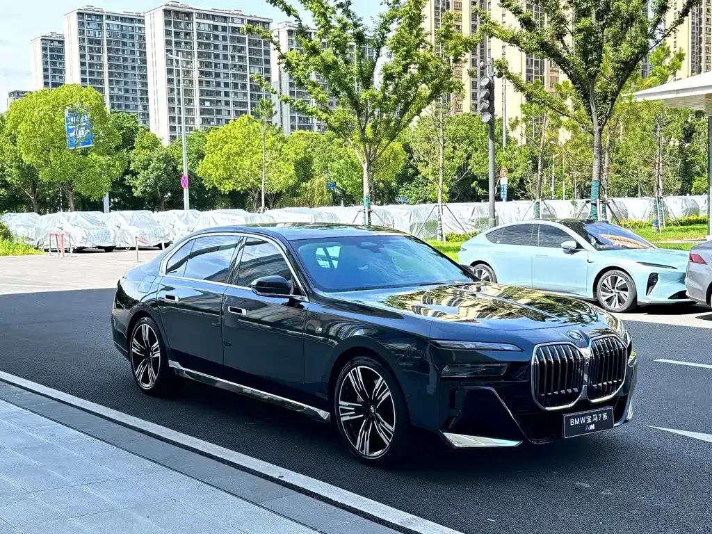 BMW 7 Series — фото 7