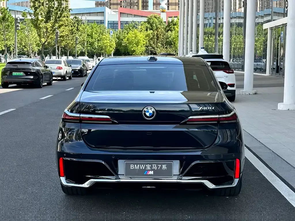 BMW 7 Series — фото 2