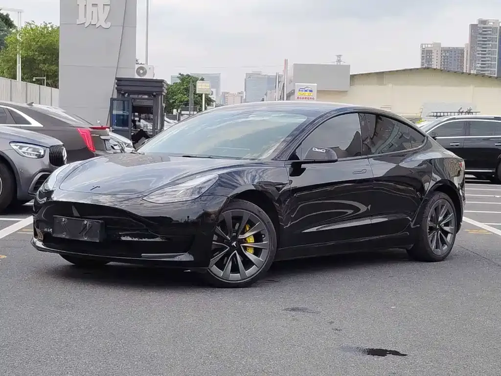 Tesla Model 3 — фото 1