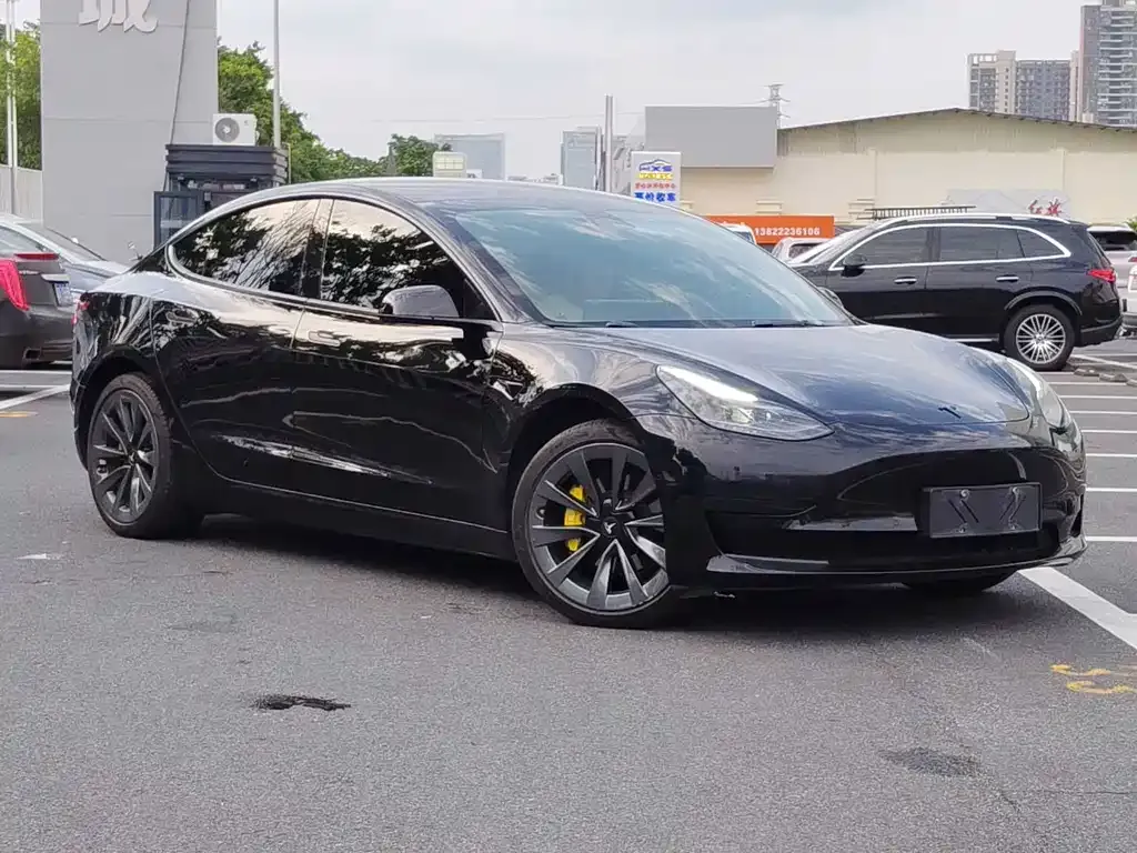 Tesla Model 3 — фото 4