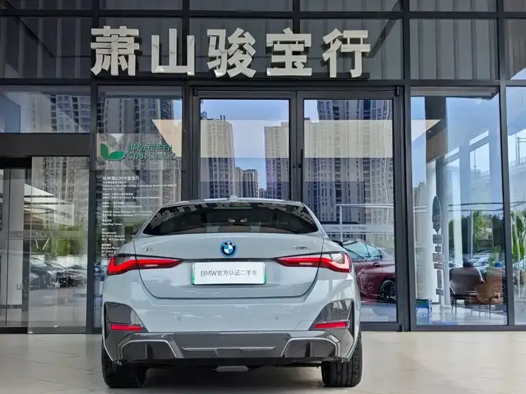 BMW i4 — фото 6