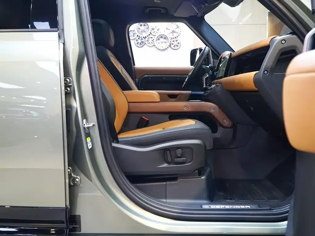 Land Rover Defender — фото 10