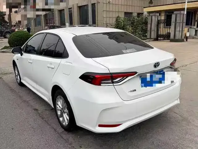 Toyota Corolla — фото 5