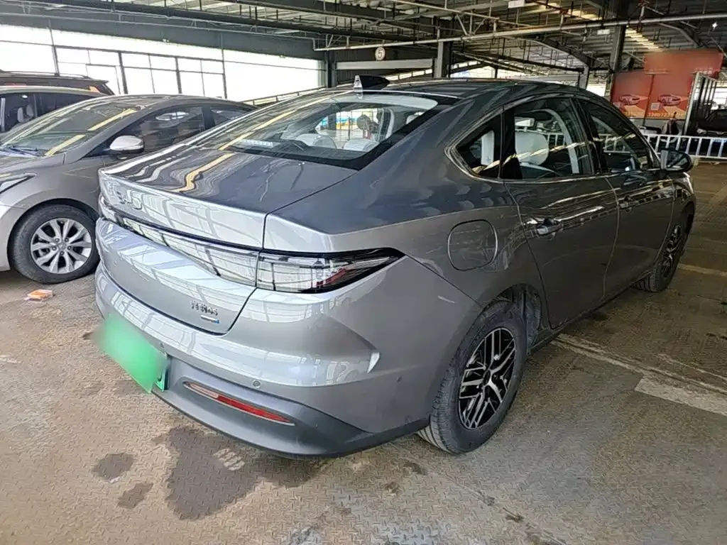 BYD Seal 05 DM-i — фото 10