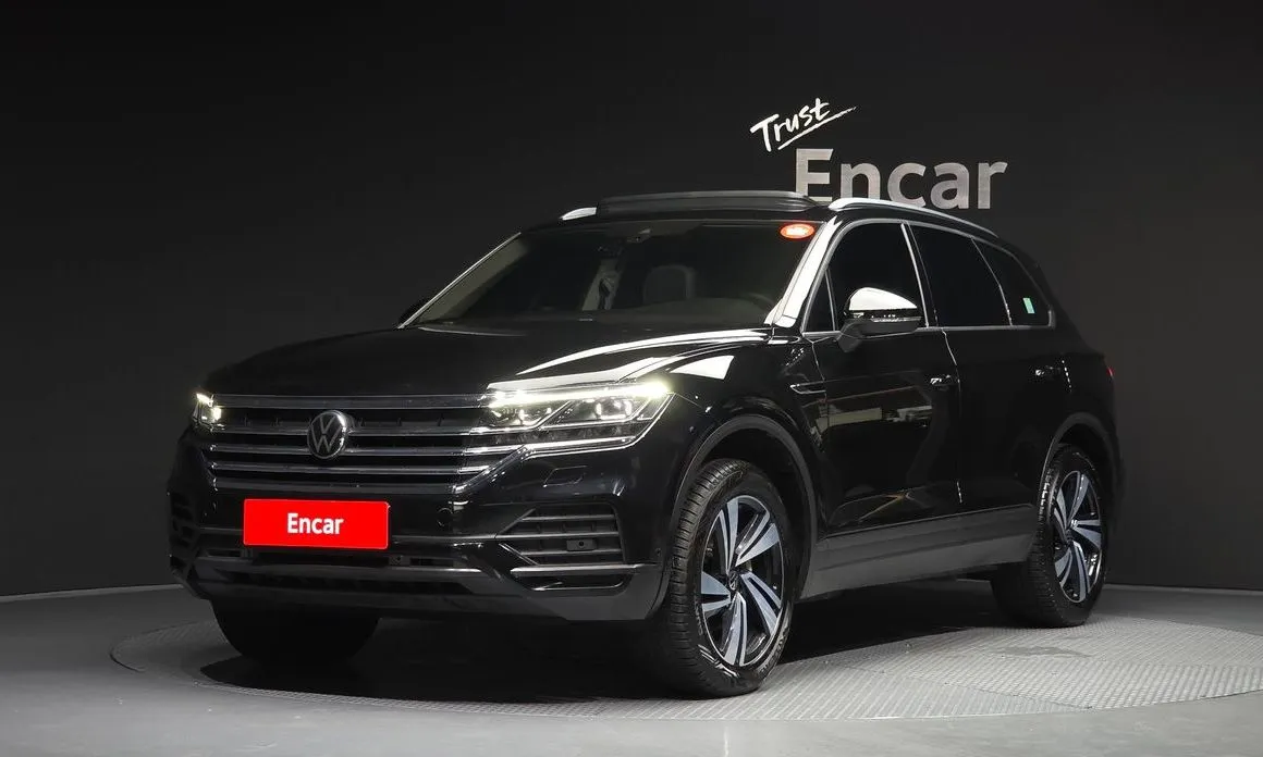 Volkswagen Touareg — фото 1