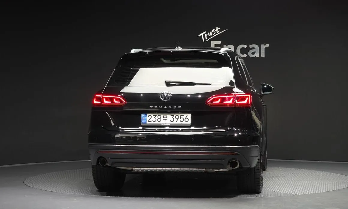 Volkswagen Touareg — фото 10