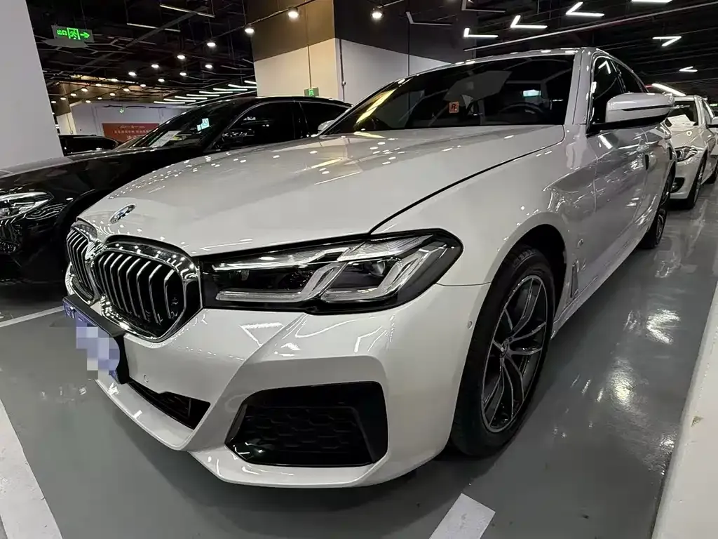 BMW 5 Series — фото 1