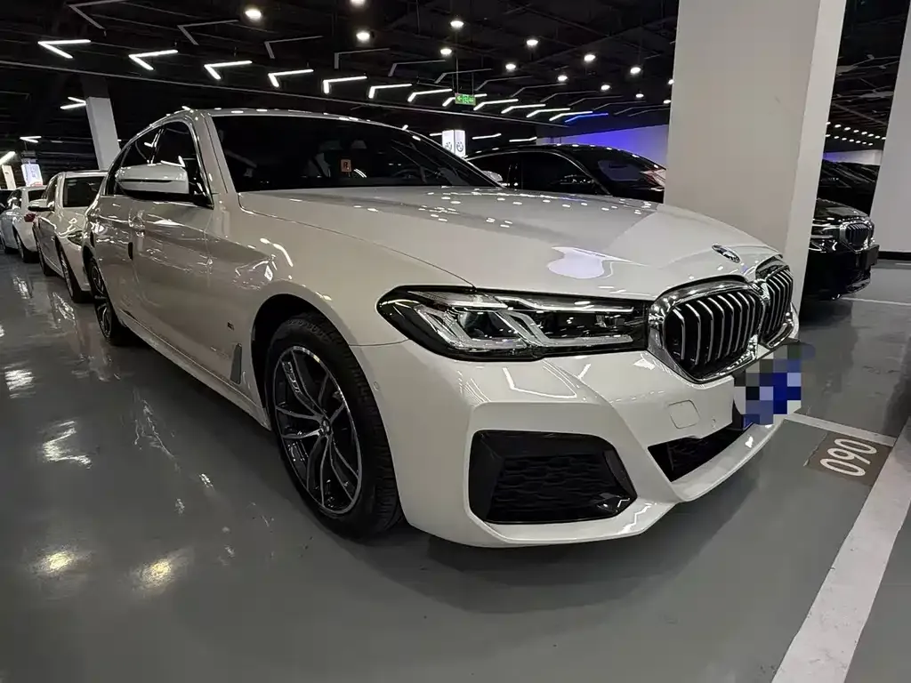 BMW 5 Series — фото 9