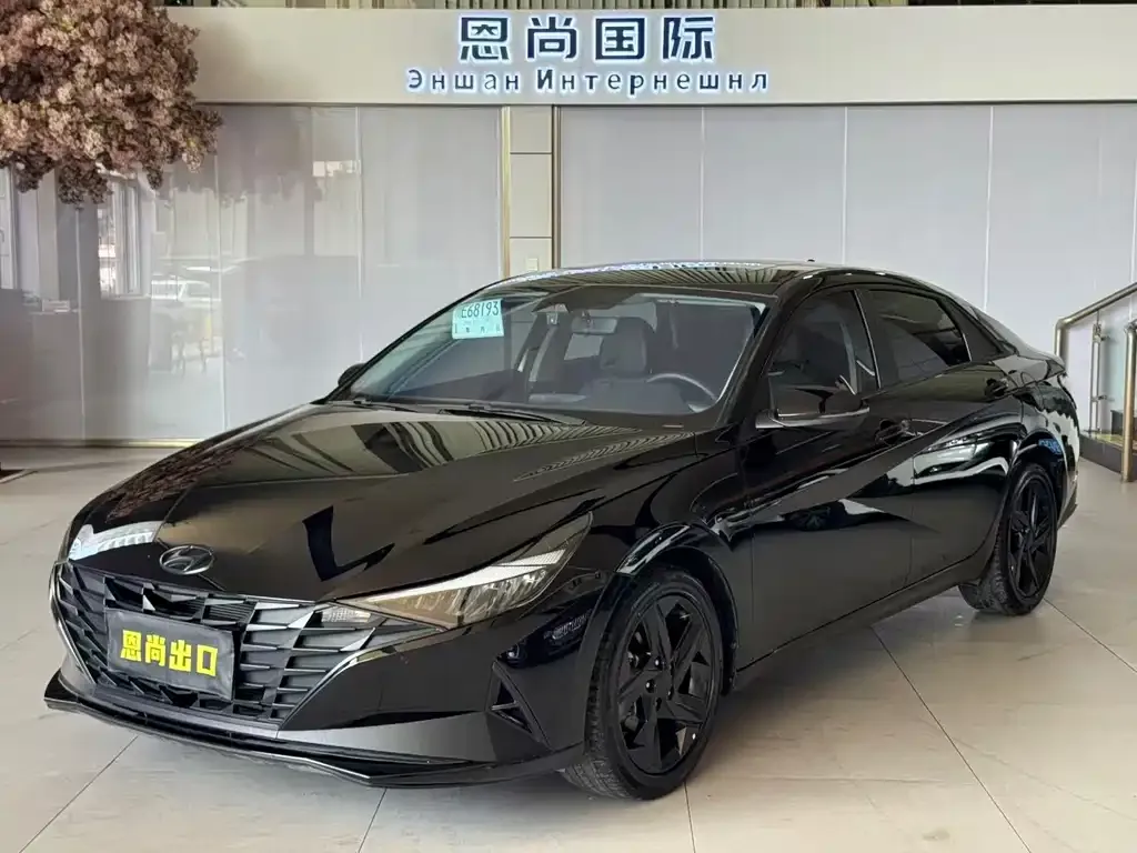 Hyundai Elantra — фото 1