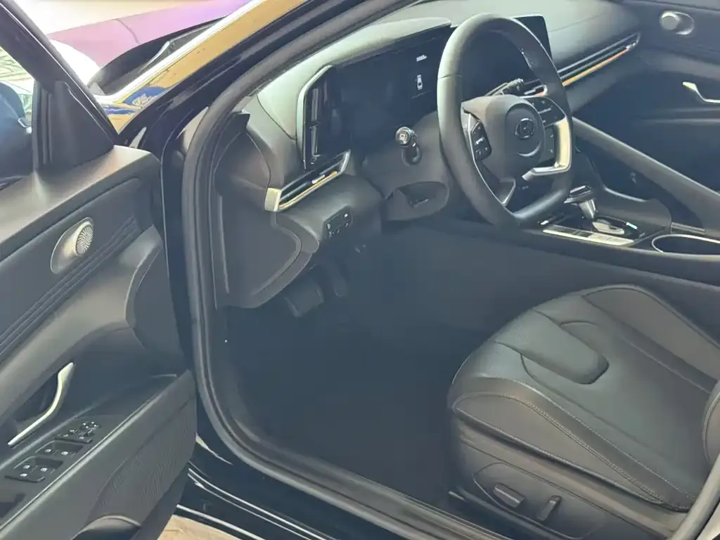Hyundai Elantra — фото 9
