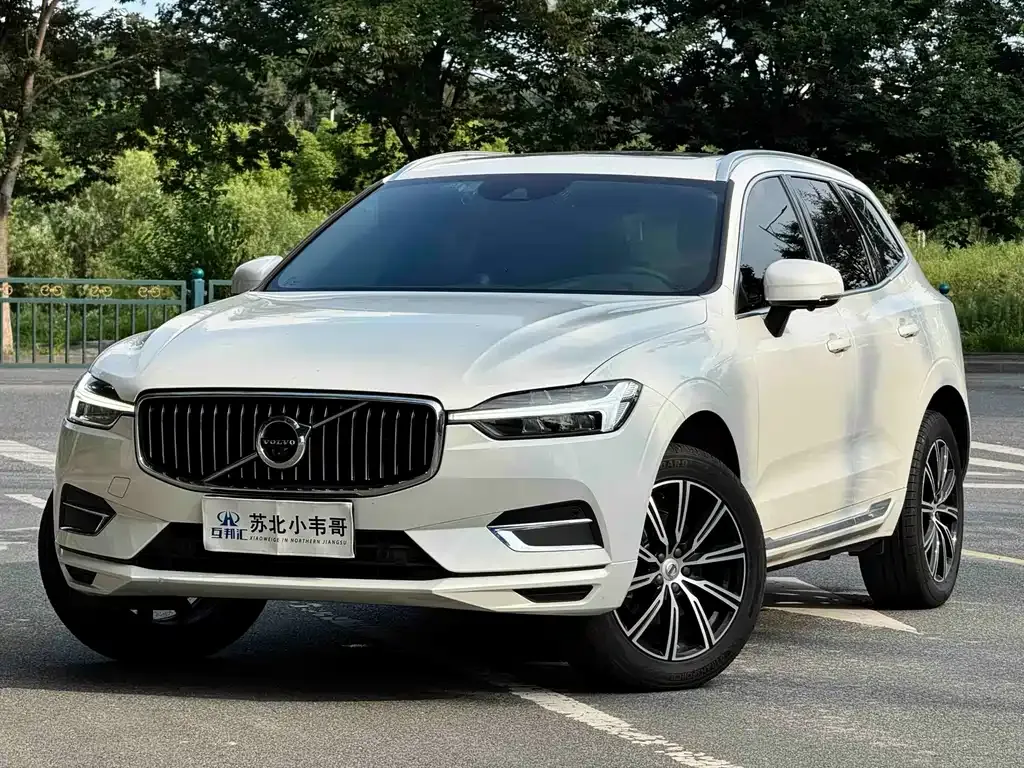 Volvo XC60 — фото 1