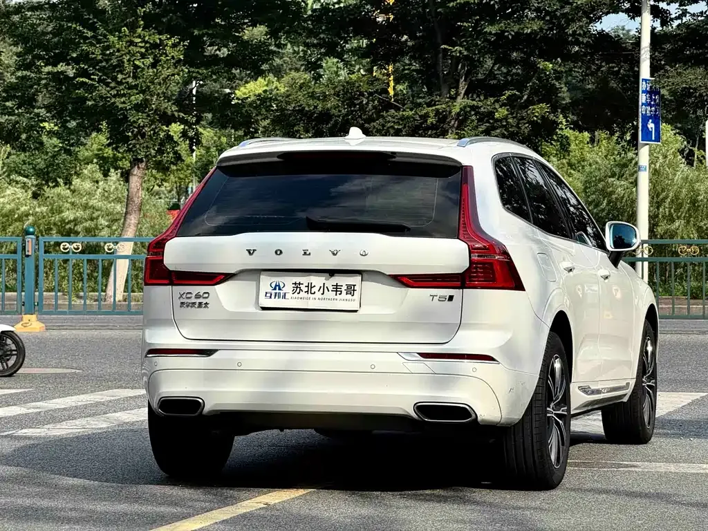 Volvo XC60 — фото 9