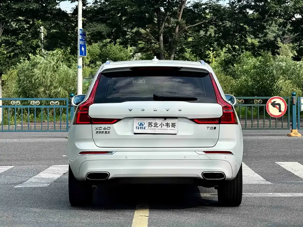 Volvo XC60 — фото 10