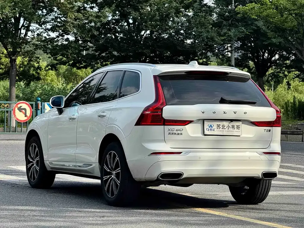 Volvo XC60 — фото 8