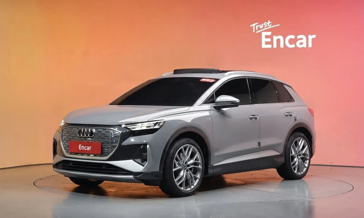 Audi Q4 e-tron — фото 1