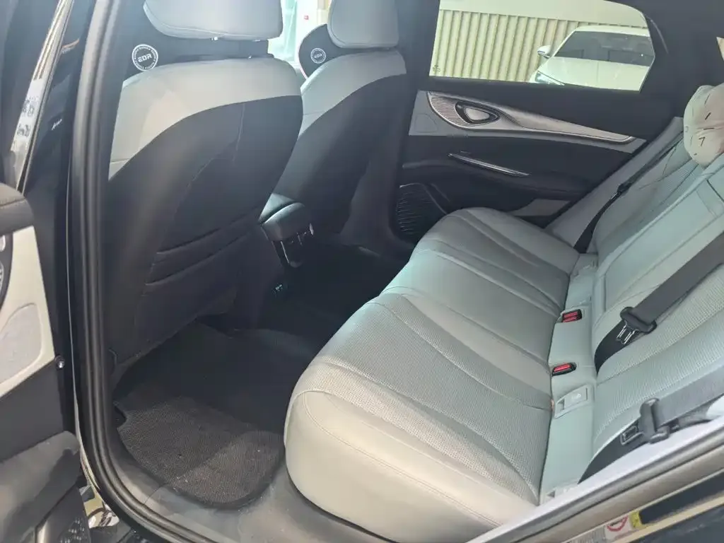 BYD Seal — фото 6