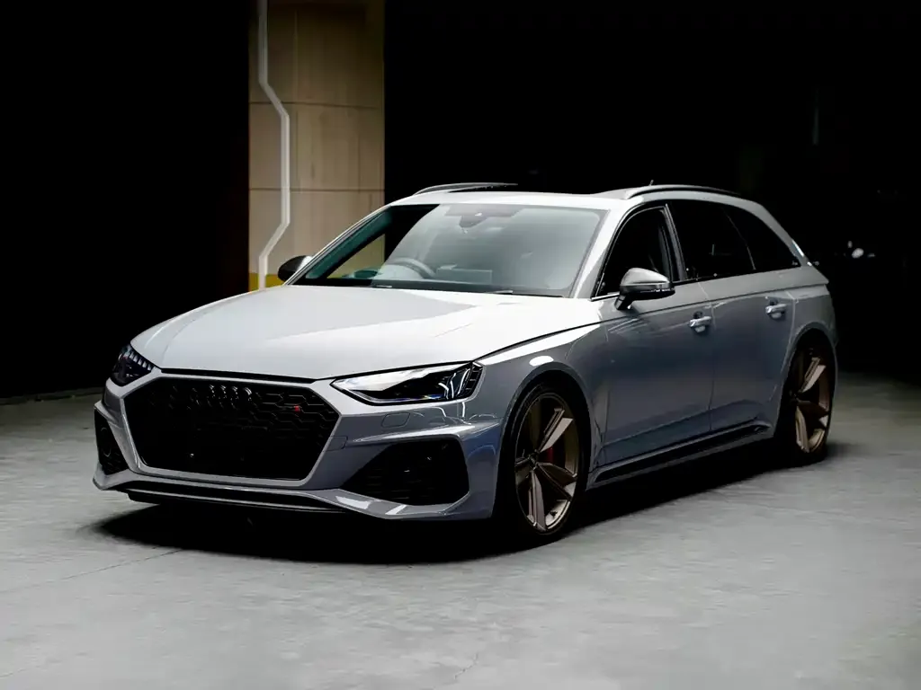 Audi RS 4 — фото 1