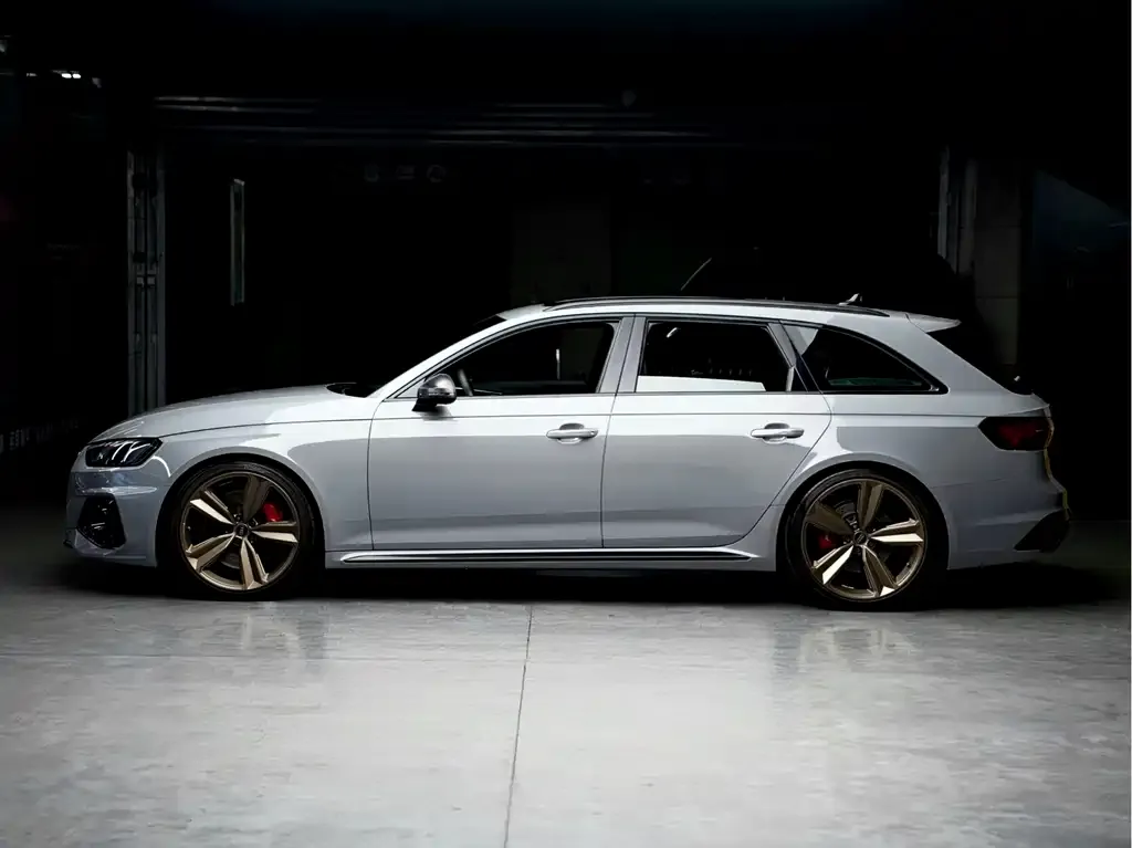 Audi RS 4 — фото 7