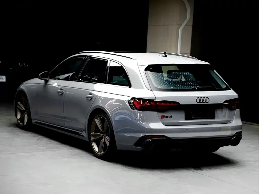 Audi RS 4 — фото 4