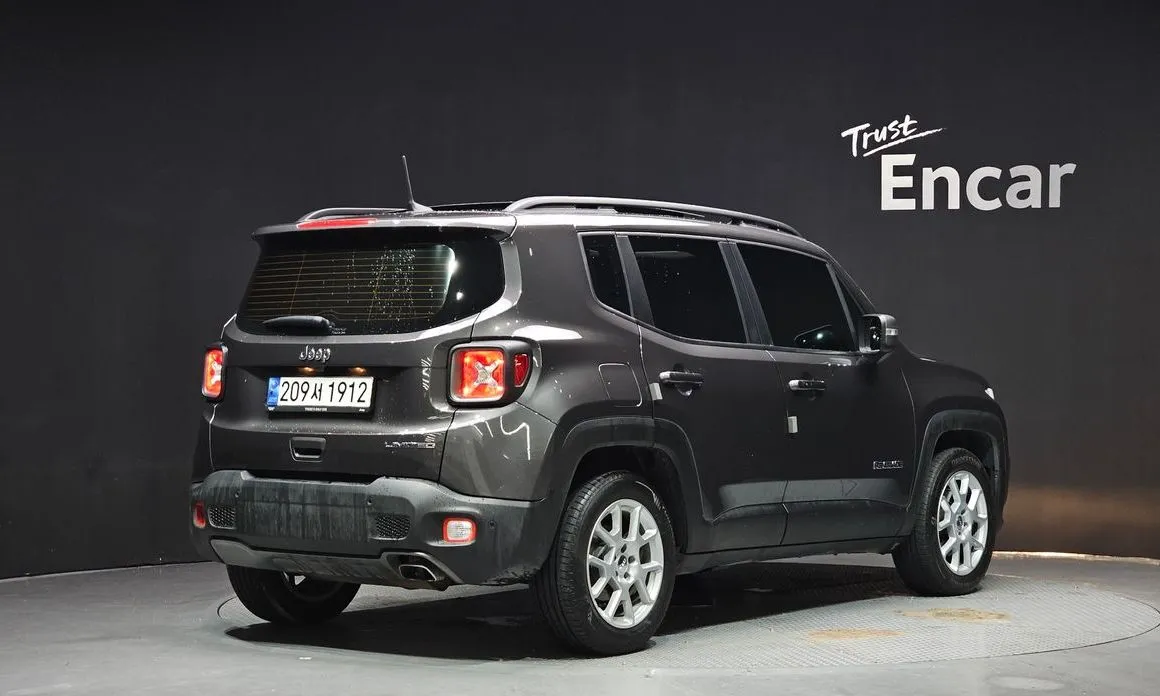 Jeep Renegade — фото 3