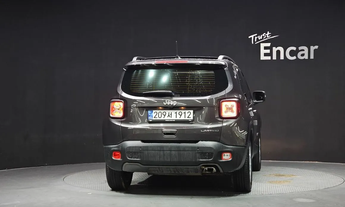 Jeep Renegade — фото 10