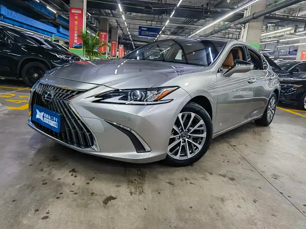 Lexus ES — фото 1
