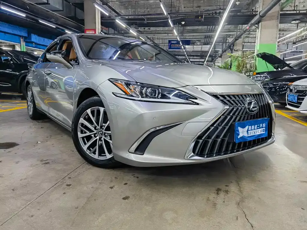 Lexus ES — фото 10